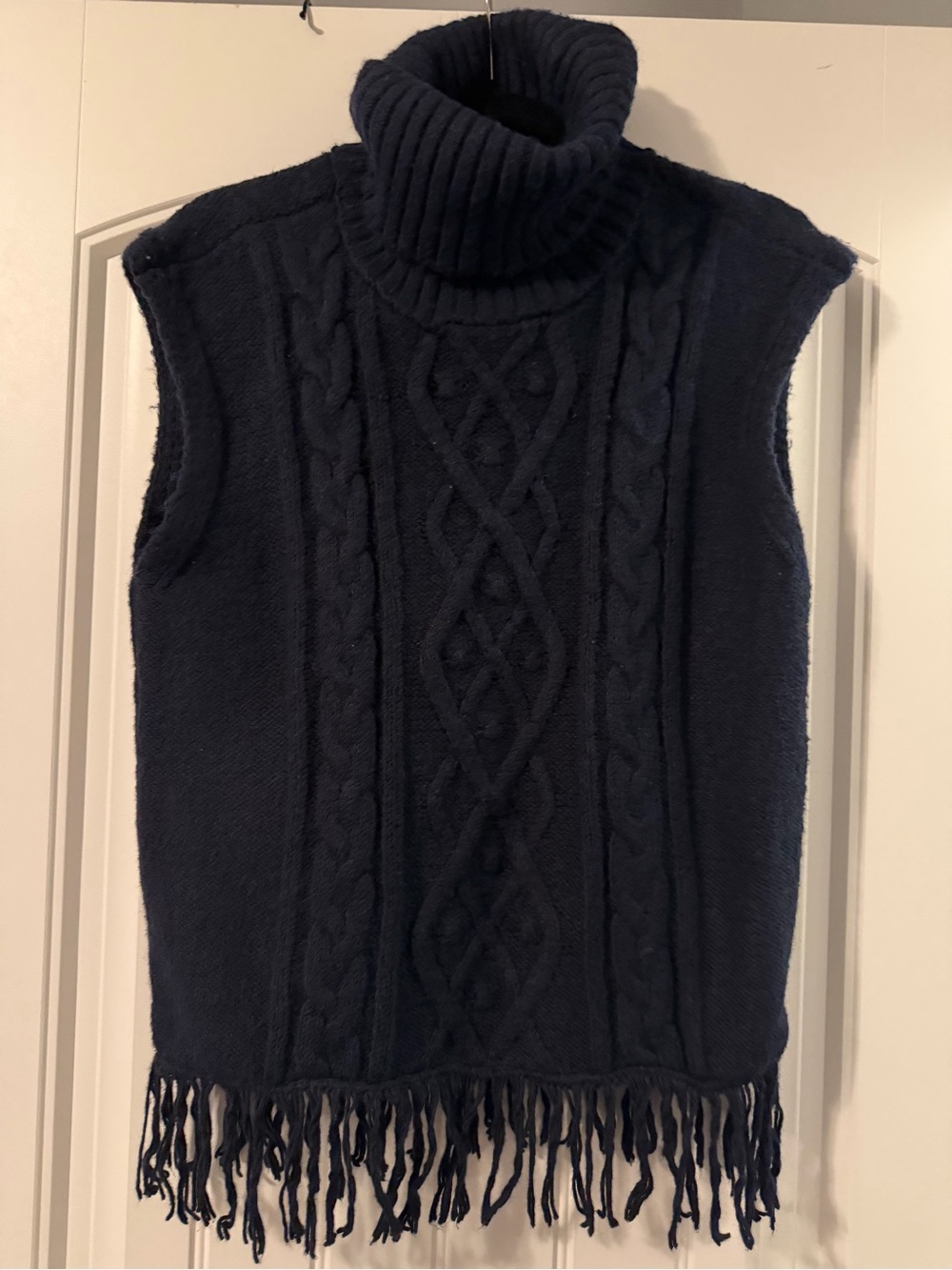 Sleeveless Cable-Knit Turtleneck Sweater with Fringe - Navy
